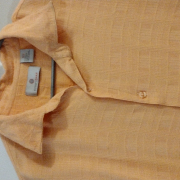 💜5/$25💜Bobby Chan XL Button up - Picture 3 of 4